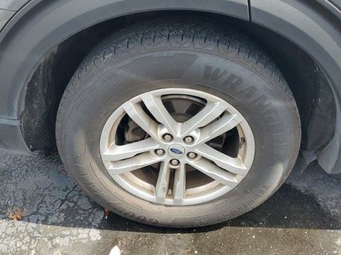 Certified 2023 Ford Explorer XLT RWD image 9
