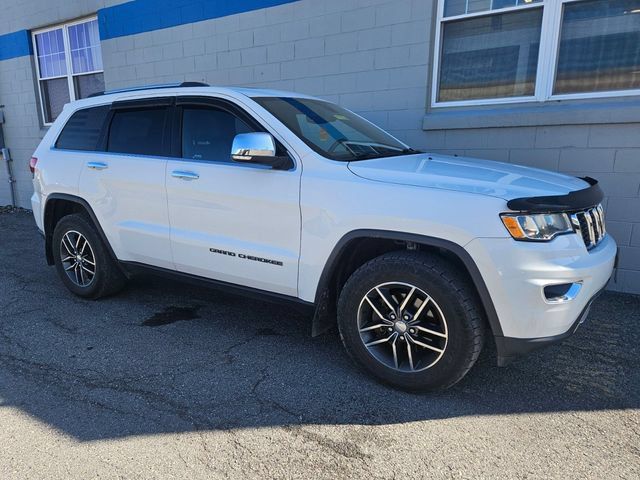 Used 2017 Jeep Grand Cherokee Limited AWD/4WD image 3