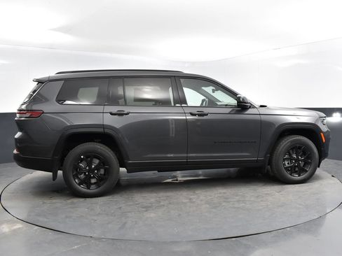 Used 2025 Jeep Grand Cherokee L Altitude AWD/4WD image 9