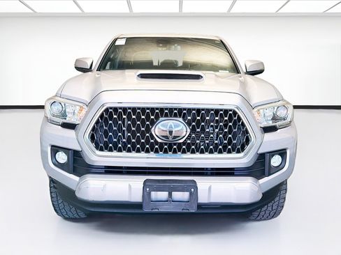 Used 2019 Toyota Tacoma TRD Sport RWD image 2