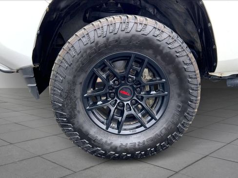 Used 2020 Toyota Tacoma SR5 w/ Blackout Package image 10