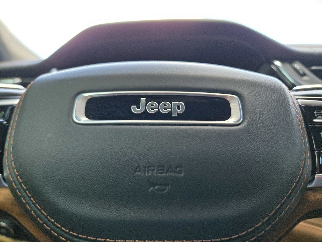 Used 2025 Jeep Grand Cherokee Summit w/ Adv Protech Group IV AWD/4WD image 28