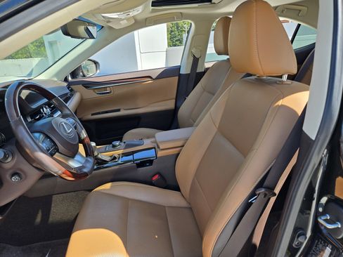 Used 2017 Lexus ES 350 w/ Premium Package FWD image 13