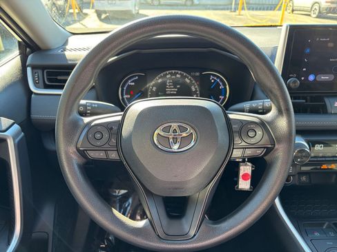 Used 2025 Toyota RAV4 LE image 34