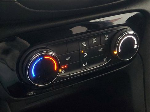 Used 2020 Buick Encore GX Preferred w/ Cold Weather Comfort Package image 24