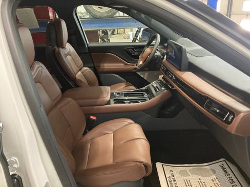 Used 2026 Lincoln Aviator Reserve AWD/4WD image 4