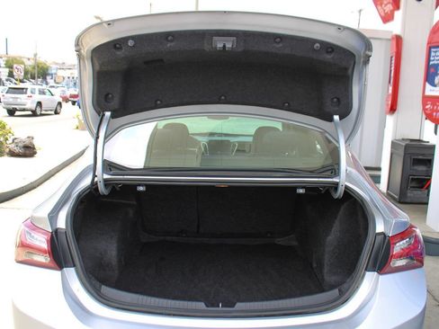 Used 2020 Chevrolet Malibu LT FWD image 39