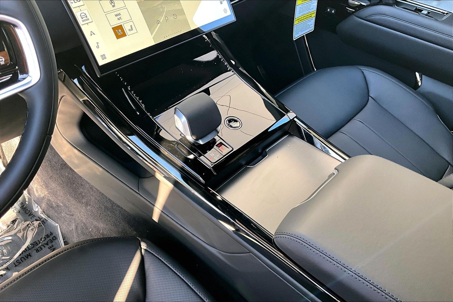 New 2027 Land Rover Range Rover Sport SE AWD/4WD image 8