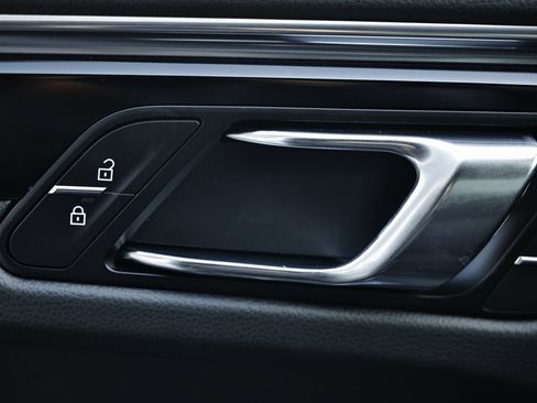 New 2026 Porsche Macan image 20