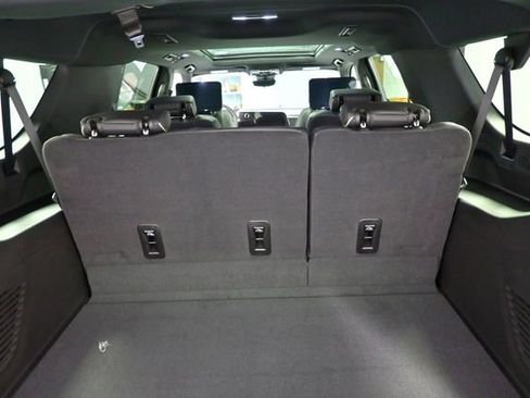 New 2026 Chevrolet Suburban Premier AWD/4WD image 18