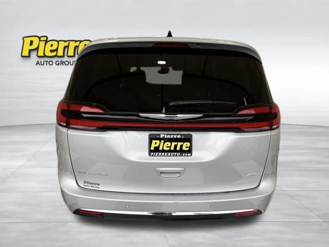 Used 2024 Chrysler Pacifica Touring-L AWD/4WD image 3
