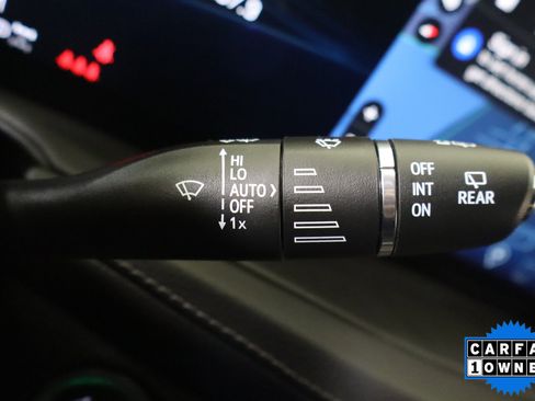 Used 2025 Cadillac XT4 Premium Luxury image 32