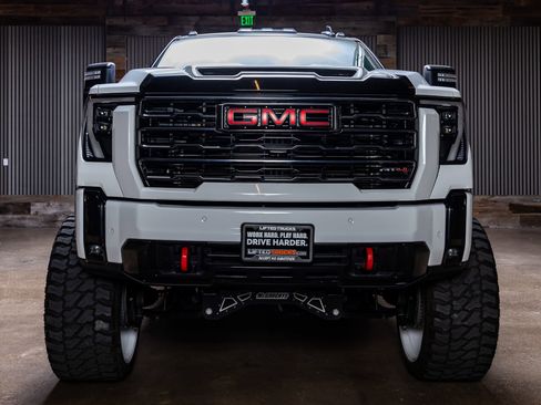 Used 2024 GMC Sierra 2500 AT4 w/ AT4 Preferred Package image 2