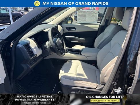 New 2026 Nissan Pathfinder SL AWD/4WD image 12