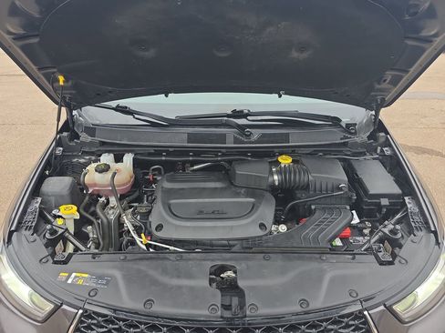 Used 2023 Chrysler Pacifica Limited FWD image 33