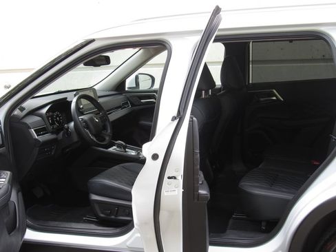 Used 2024 Mitsubishi Outlander 4WD Plug-In Hybrid image 13