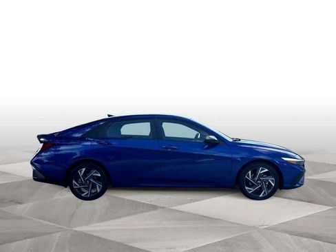 Used 2025 Hyundai Elantra Sport FWD image 8