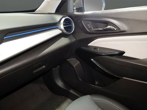 Used 2025 Chevrolet Trax LT w/ LT Convenience Package image 26