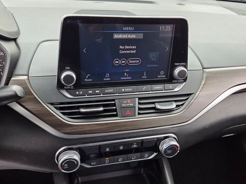 Used 2024 Nissan Altima 2.5 SV image 17