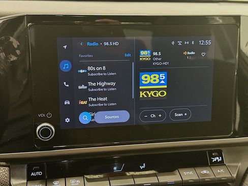 Used 2025 Toyota Camry SE image 21