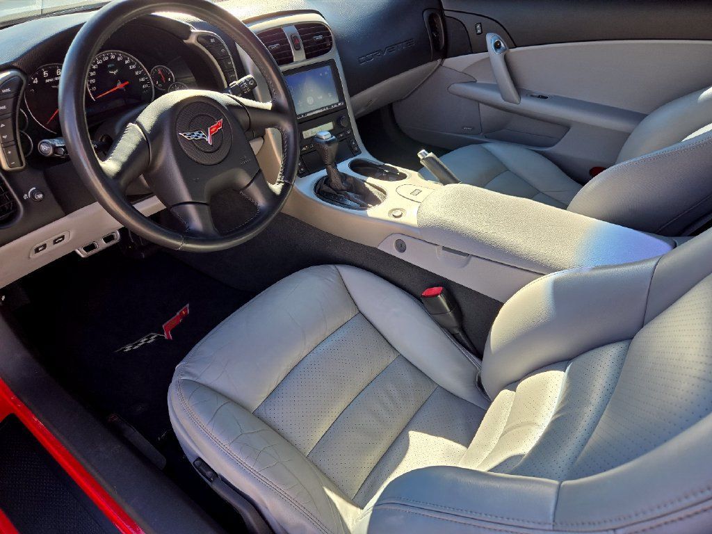 Used 2005 Chevrolet Corvette Coupe w/ Preferred Equipment Group RWD image 4