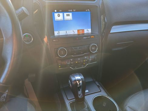 Used 2018 Ford Explorer XLT w/ Equipment Group 202A FWD image 25