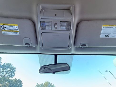 Used 2017 Nissan Titan SV RWD image 32
