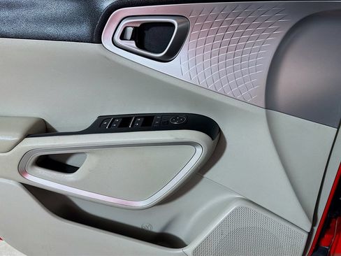 Used 2020 Kia Soul LX FWD image 15