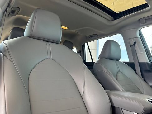 Used 2022 Toyota Highlander XLE AWD/4WD image 21