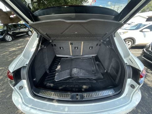 Used 2020 Porsche Macan AWD/4WD image 24