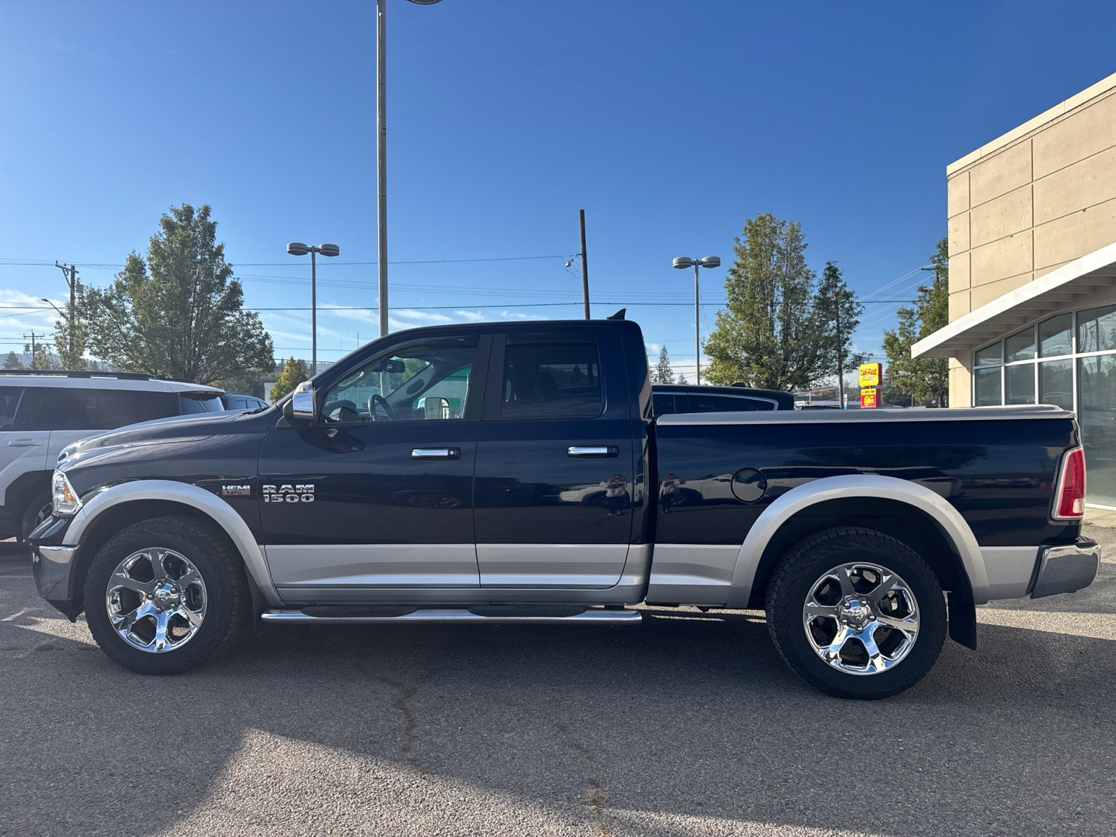 Used 2018 RAM 1500 Laramie AWD/4WD image 8