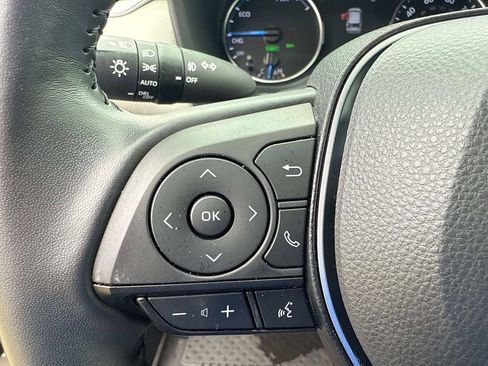 Used 2022 Toyota RAV4 XLE Premium image 28