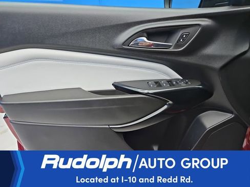 Used 2025 Chevrolet Trax LT FWD image 12