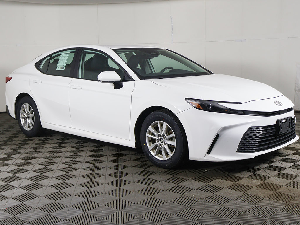 Used 2025 Toyota Camry LE FWD image 3