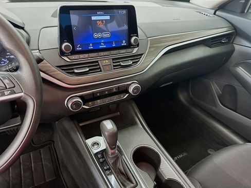 Used 2025 Nissan Altima 2.5 SV FWD image 25