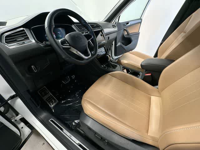 Used 2023 Volkswagen Tiguan SE R-Line FWD image 17