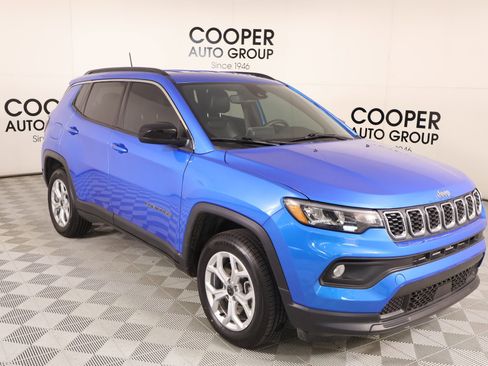 Used 2025 Jeep Compass Latitude AWD/4WD image 1