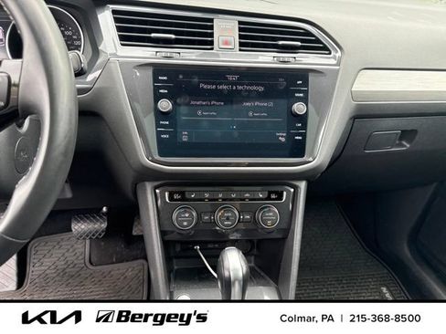 Used 2021 Volkswagen Tiguan SE FWD image 9