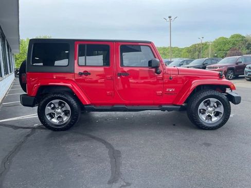 Used 2017 Jeep Wrangler Unlimited Sahara w/ Connectivity Group AWD/4WD image 27