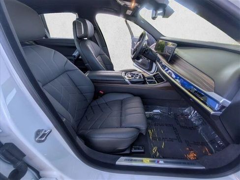 Used 2025 BMW i7 xDrive60 AWD/4WD image 26