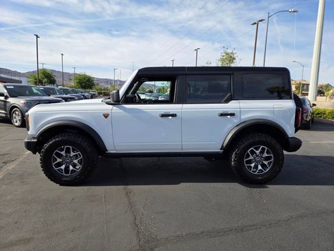 Certified 2025 Ford Bronco Badlands image 3