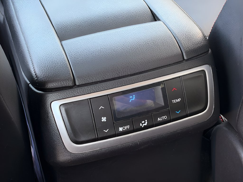 Used 2019 Toyota Highlander XLE AWD/4WD image 20