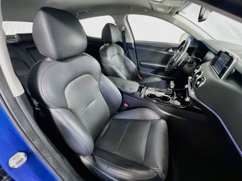 Used 2019 Kia Stinger RWD image 30