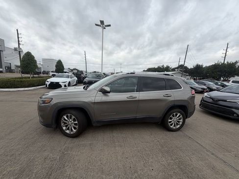Used 2019 Jeep Cherokee Latitude w/ Popular Appearance Group FWD image 8