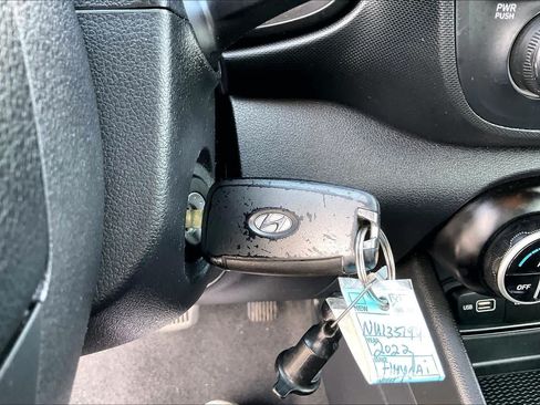 Used 2022 Hyundai Venue SEL FWD image 35