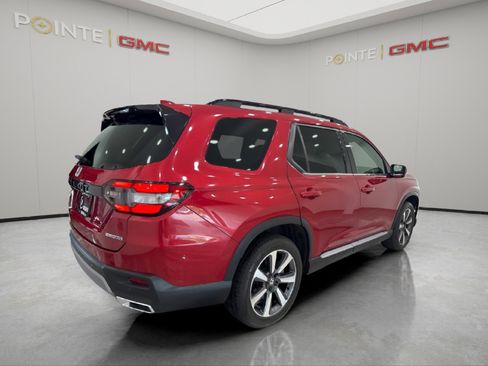 Used 2023 Honda Pilot Touring image 7