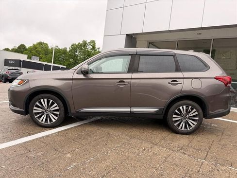 Used 2019 Mitsubishi Outlander AWD image 4