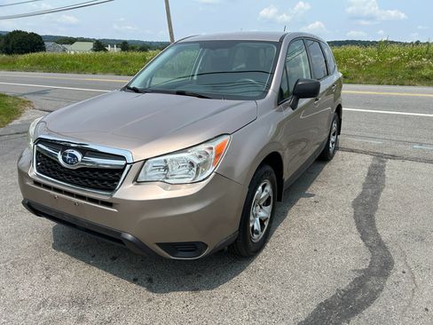 Used 2015 Subaru Forester 2.5i AWD/4WD image 5