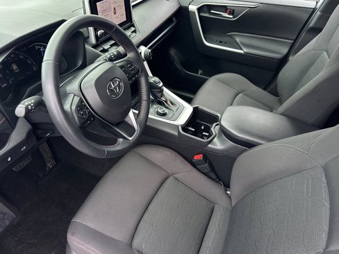 Used 2023 Toyota RAV4 SE w/ Weather & Moonroof Package image 10