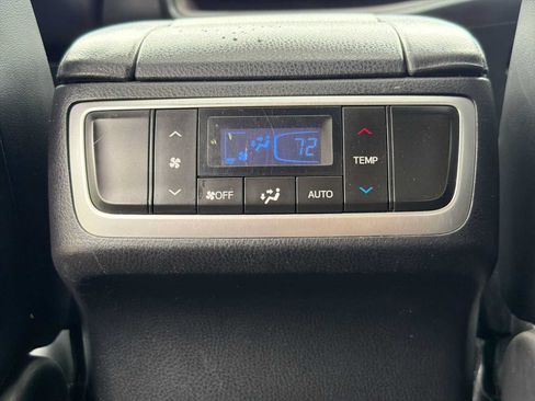 Used 2017 Toyota Highlander XLE AWD/4WD image 32
